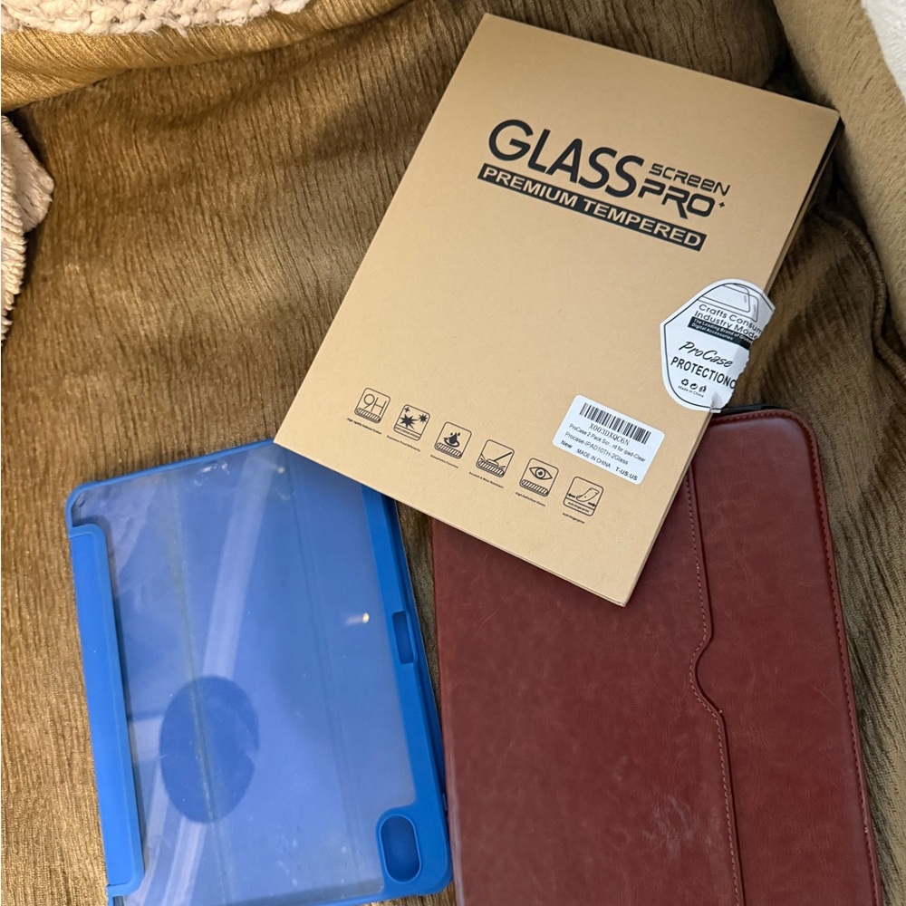 iPad 10 cases -2 with one screen protector